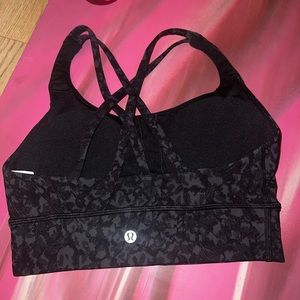 Lululemon top , never worn in perfect condition